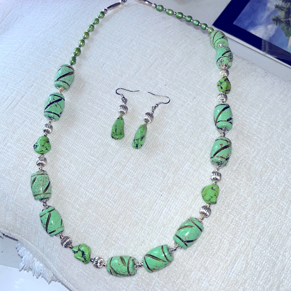 Women’s Navajo turquoise necklace and earring set
